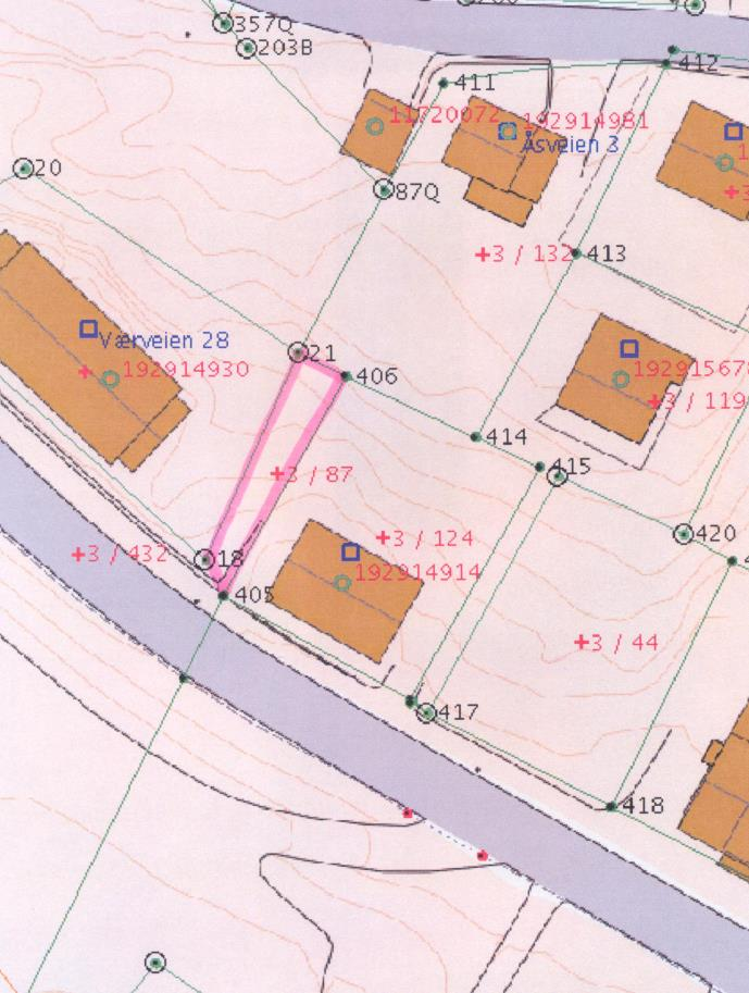 Sak 3/17 Vurderinger: Mellom eiendommene Værveien 28, 3/423 i vest, Åsveien 3, 3/132 i nord og Værveien 30, 3/124 i øst ligger en rest av kommunens grunneiendom 3/87.