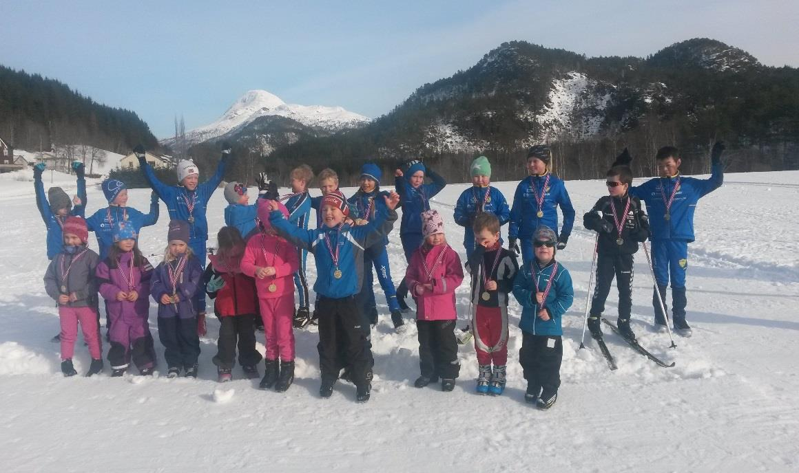 Årsmelding skigruppa 2016 Vinteren 2016 har det vore skitrim i lysløypa på tirsdagar, og trening for ungane på torsdagar. Tore Sannes har vore trenar for ungane.