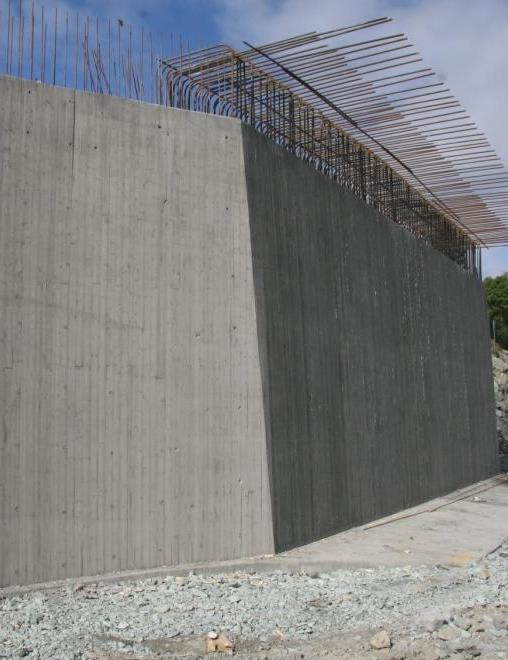 5.3 Styrt avbinding og herding Både på anlegg og i bygg har det etter hvert blitt vanlig å bruke selvkomprimerende betong basert på lavvarme-sement.