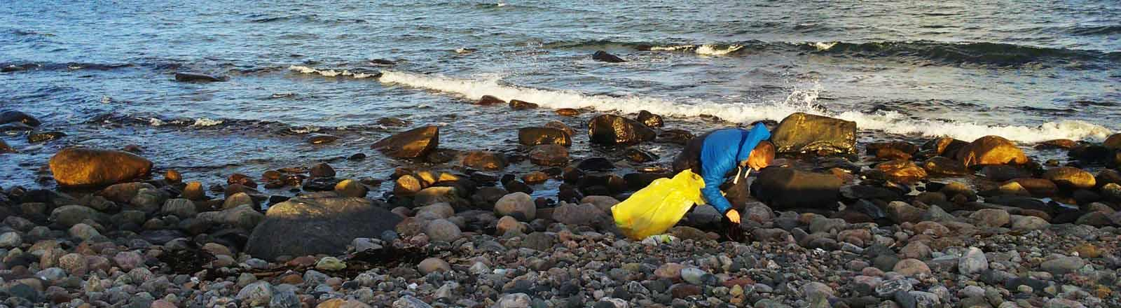 Strandryddedagen 2017 Lørdag 6. mai Langs hele kysten ligger det søppel og driver. Kystområdene fungerer som «oppsamlere» av plastsøppel som driver i kyststrømmen sørfra og fra lokale kilder.