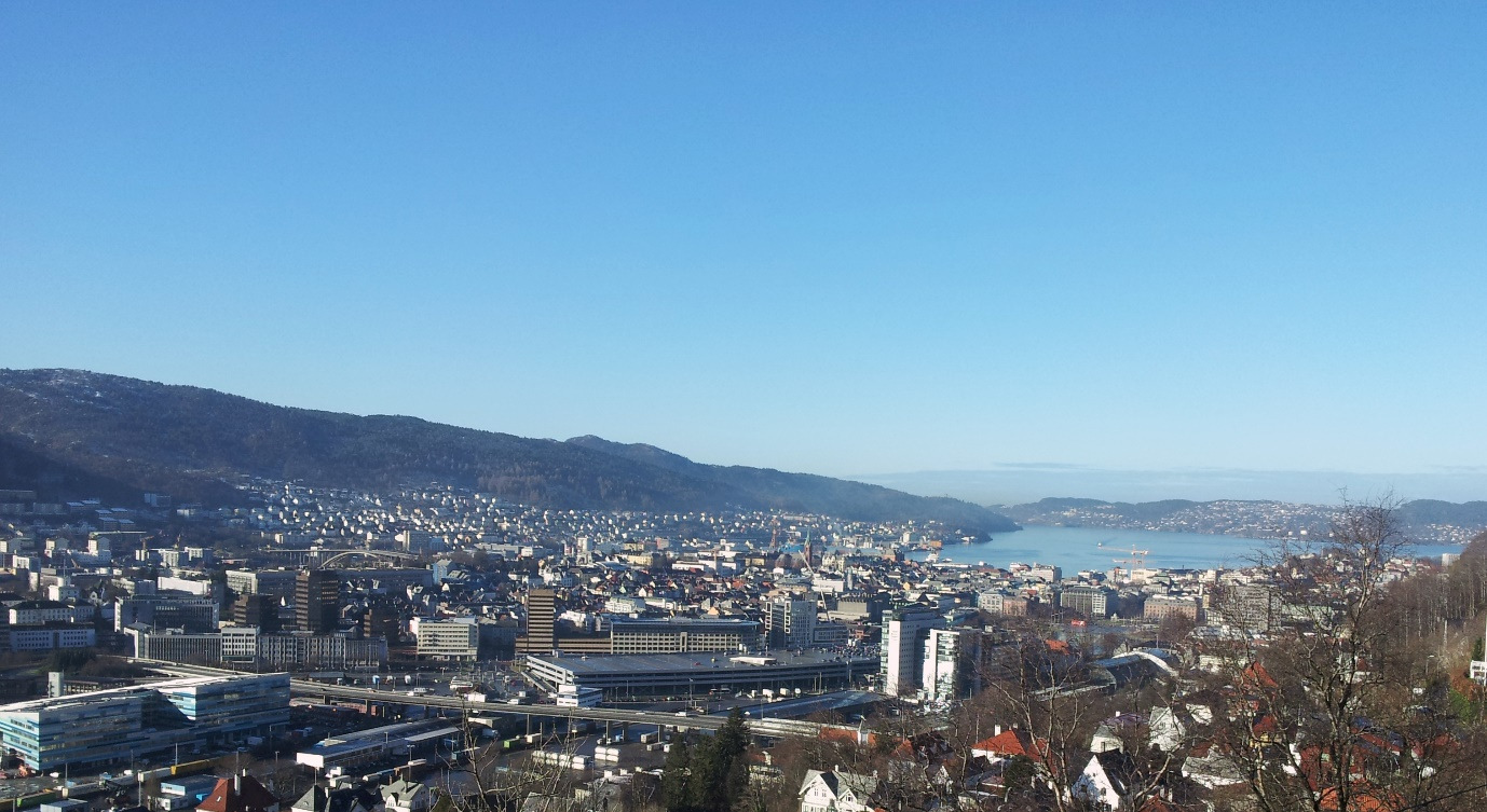 11. Været i Bergen i 213 og litt historikk Været har en helt avgjørende betydning for utvikling av lokal luftforurensning.