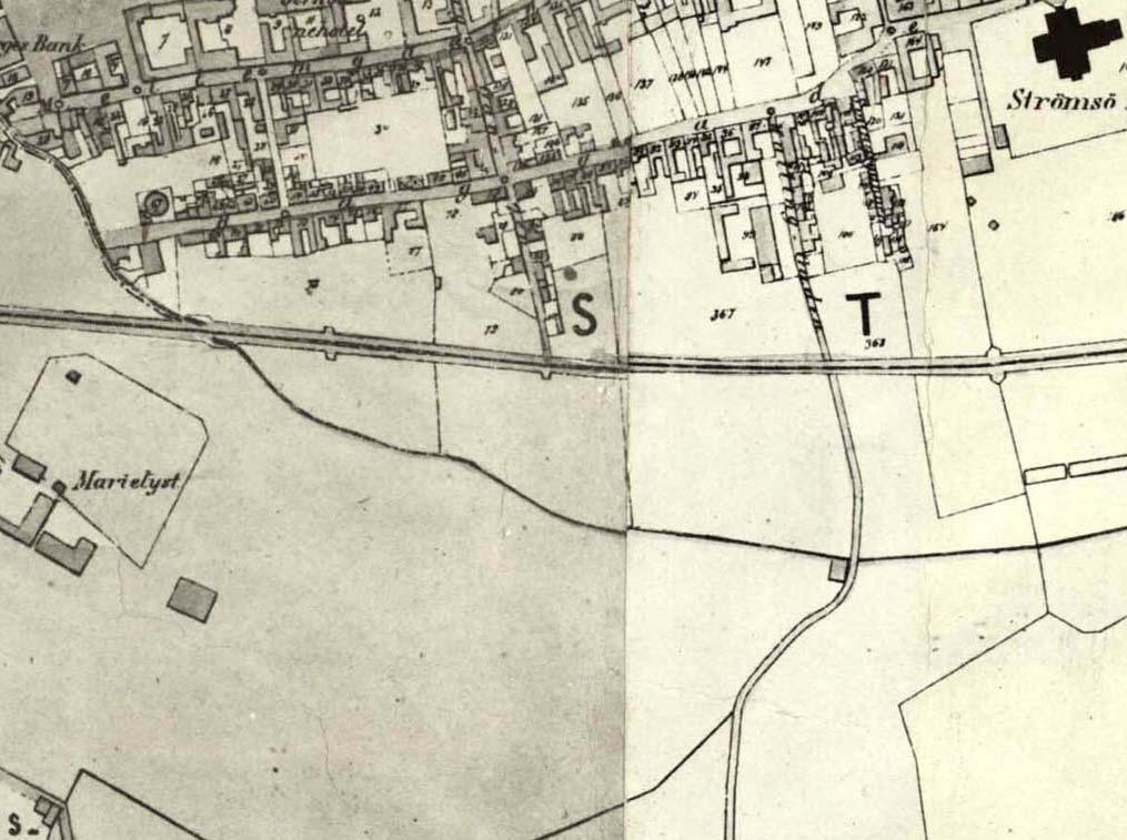 Marienlystområdet i 1870. Bekken som ligger sør for jernbanens Tangenspor er siste rest av Storgraven, kanalen som skilte Strømsø fra fastlandet.