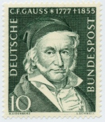 Laplace differensialligning beskriver en harmonisk funksjon. Bidrag kom også fra Carl Friedrich Gauss (1777-1855).