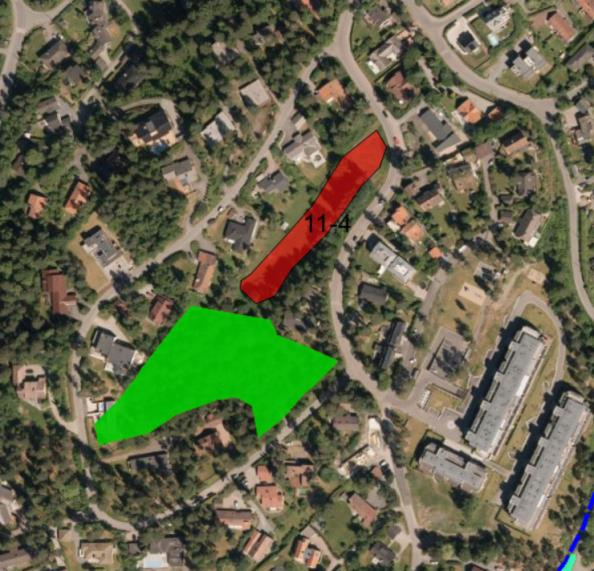 I KPA er området avsatt som eksisterende boligområde. I tilknytning til dette området ligger det en viktig naturtype. Vurdering: Området er under strekt utbyggingspress.