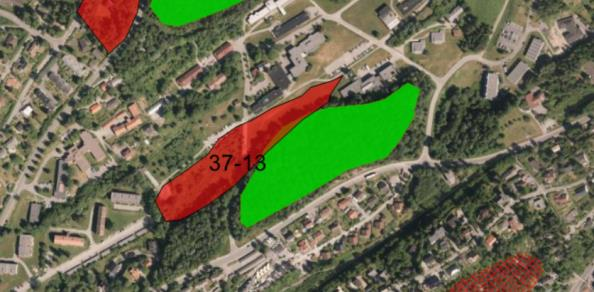 11 37-7 Valler skole sør Beskrivelse: Område er satt av til offentlig tjenesteyting i KPA. Det er en del av en skoletomt. Det er en åpen skrånende slette.