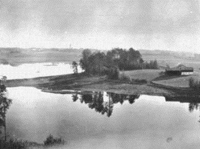 Sak 117/15 ferdsel og formidling. Kulturminnefaglig vurdert er Elvsholmen, nausttufta på Åker og gravfeltet med kokegroper på Kråkholmen de viktigste satsingsområdene i den sammenhengen.