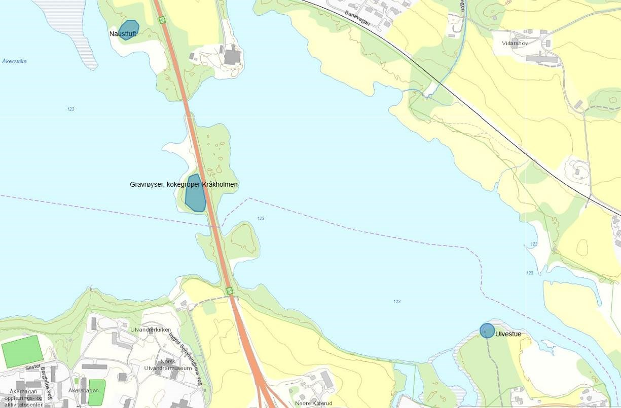 Sak 117/15 Kart med nausttuft, Kråkholmen og ulvestue Gravrøyser og kokegroper på Kråkholmen På Kråkholmen ligger det to gravrøyser fra jernalderen.