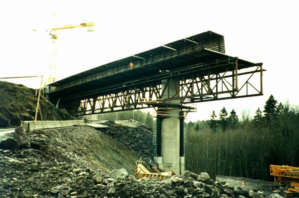 Bruprosjektering med tanke på bestandighet 3.4 Valg av brukonsept 3.4.1 Antall søyler i sjøvann I punkt 5.2.