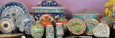 Produksjonen fortsatte i beskjedent omfang frem 1920-tallet. Peranakan porselen er over glasur polykromt porselen dekorert med kinesiske lykkesymboler. Porselenet skal ha gått gjennom to brenninger.