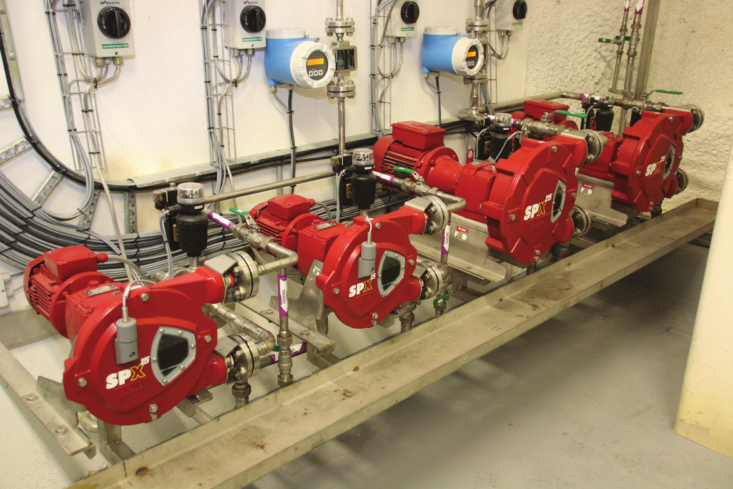 Det interkommunale selskapet Nedre Romerike Vannverk (NRV) har som formål å produsere og levere rent og godt drikkevann til de seks eierkommunene. NRV leverer drikkevann til ca 150 000 personer.
