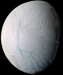 Enceladus - En forholdsvis liten måne, men har sannsynligvis vann under overflaten.