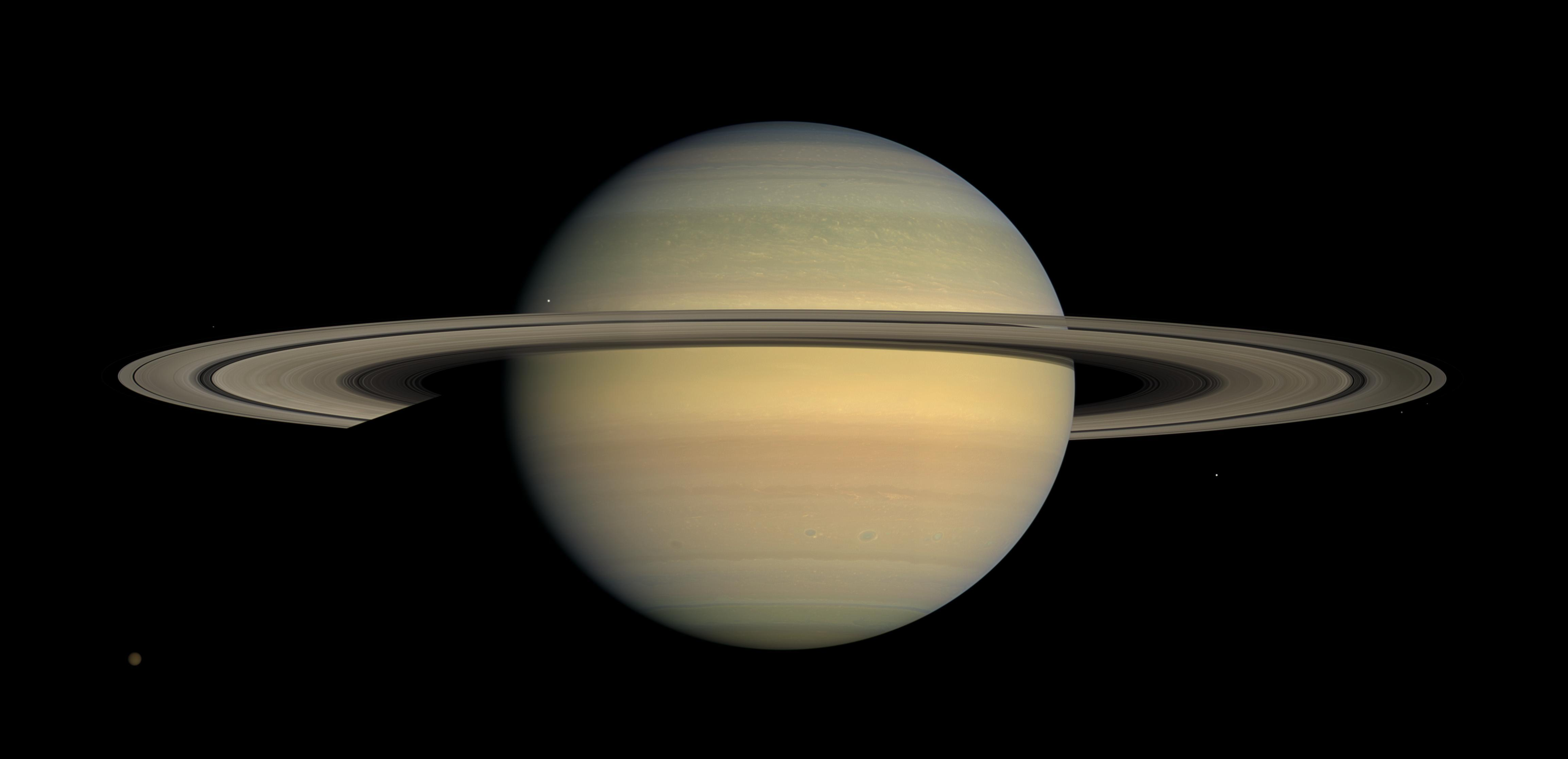 Saturn Sentrale mål Masse 5.68 x 10 26 kg 95.15 jordmasser Radius (ekvator) 60 268 km 9.45 jordradier Radius (polar) 54 364 km 8.