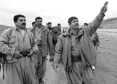 Kurdiske peshmergaer på oppdrag i fjellene. området.