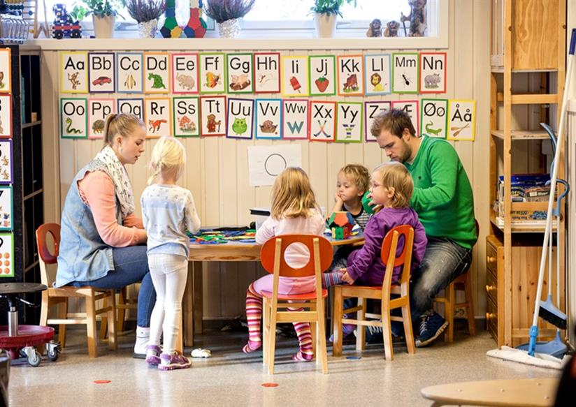 Strategiens målgrupper Strategiens målgrupper er alle barn og elever, men med et særlig fokus på barn og elever