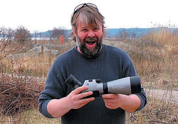 Morten Viker en allsidig ornitolog fyller 50 Morten Viker, Kråkerøy, rundet 50 år den 5. desember 2006. Da han bl.a. var redaktør av Natur i Østfold i årene 1991-97, og ofte har figurert i tidsskriftet, gir jubileet anledning til å gå denne karen litt nærmere i sømmene.