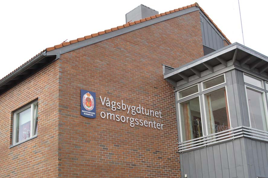 Innledning Denne beskrivelsen er en del av Kristiansand kommunes nye grafiske profil fra 2006, og fremstår som en veiledning og et hjelpemiddel til skiltprodusenter for en korrekt produksjon av