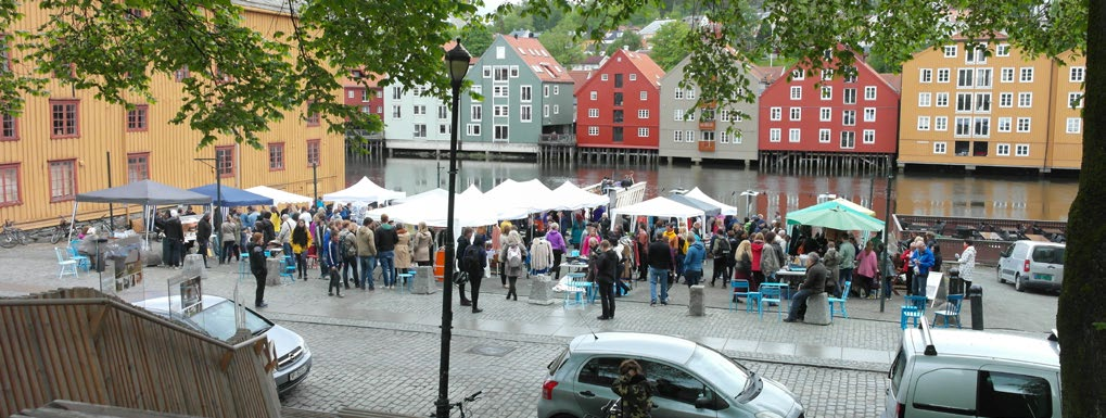 FOLK I BYEN HVOR GODT FOLK LIKER OMGIVELSENE Folk i byrommet ble bedt om å gi en poengsum mellom 1 og 1 hvor 1 er svært dårlig og 1 er svært godt.