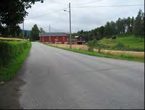 (Bildet er tatt mot nord) (Bildet er tatt mot sør) Profil 0-70 Eneste strekning hvor gang- og sykkelvegen går på sørvestsiden av Storlinna.