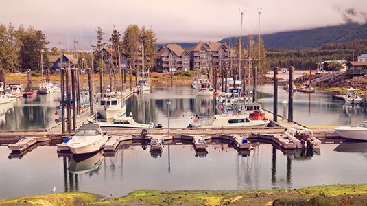 Nanaimo er kjent for sine totempæler og indianerkultur, og dere kan velge å besøke byen og gå på oppdagelsesferd her før dere kjører videre til Tofino.