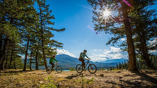 Sykling i Jasper nasjonalpark Merk: Denne reiseruten er kun et forslag, vi tilpasser den gjerne etter deres ønsker og behov Reiserute Dag Bes krivels e 1 Flyreise Norge - Calgary 2 Calgary - Banff