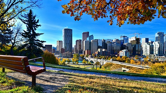 Reisen dag for dag Dag 1 Avreis e fra Norge - Calgary I dag starter ferien med avgang mot Calgary, som ligger på litt over 1000 moh., ikke langt fra Rocky Mountains.