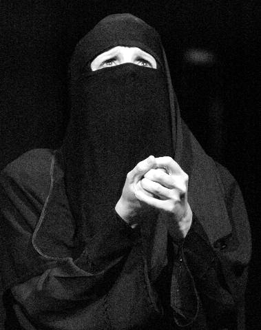En kvinne fra Southern Baptist Convention ikledd burka. Hun represents the hopelessness of Muslim women living around the world, ifølge organisasjonens hjemmesider. verden.