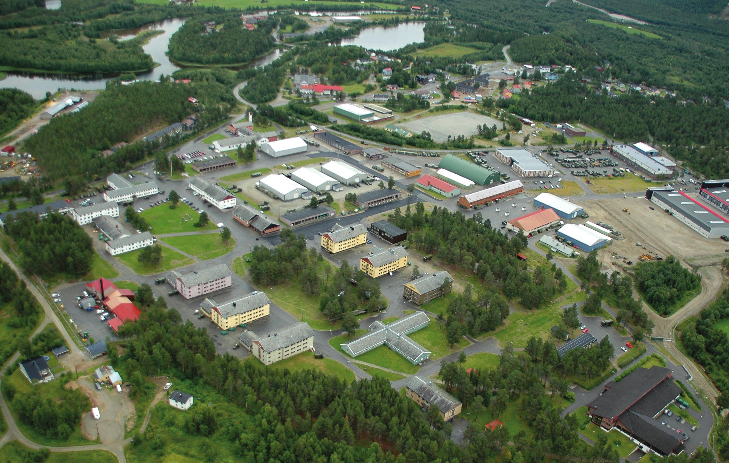 2 AREALBRUKSKONSEKVENSER AV FORSVARETS VIRKSOMHET 2.1 FORSVARETS AREALBRUK GENERELT Bruk av arealformål Forsvaret etter plan- og bygningslovens 11-7 andre ledd pkt. 4 eller 12-5 andre ledd pkt.