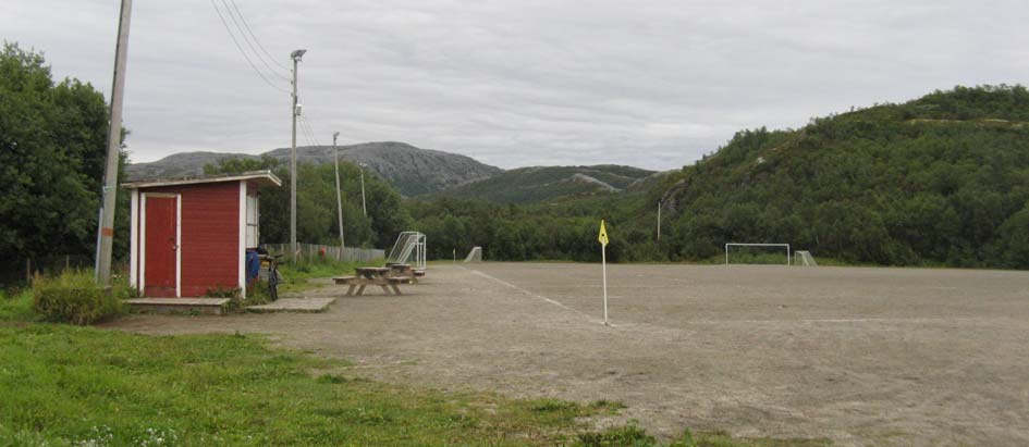 Fig. 113 Tverlandsbanen. Hopen I Hopen ligger det et boligfelt hovedsakelig bestående av eneboliger.