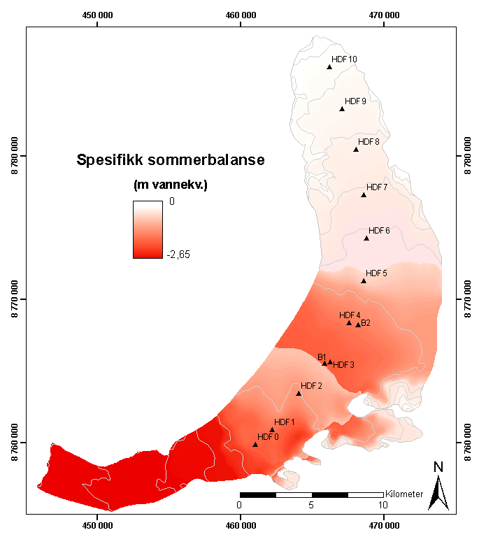 denne er forskjøvet med en konstant -0.35 m vannekvivalenter i det definerte sprekkområdet. Den totale sommerbalansen for Kronebreen/Holtedahlfonna beregnes ut fra disse gradientene.