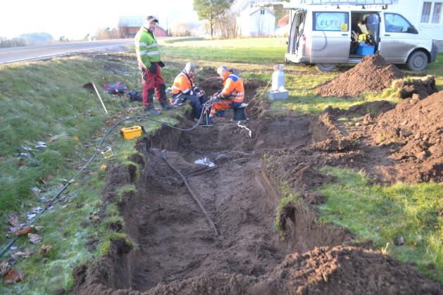 Sjakta har ein utviding ved 3,10 meter frå vestlegende. Utvidinga er 2,80 meter lang og gjer at sjakta her 1,50 meter breiare.