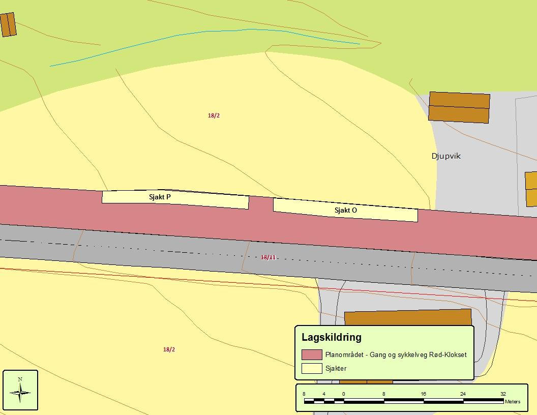 Lengd: 7,50 m Breidd: 1,50 m Djupn: 40-60 cm Retning: Aust-Vest Lag Nr. Tjuknad Skildring Prøve Kommentar 1 20 cm Matjord 2 1-2 cm Ujamn mørkare stripe, ikkje noko kol. Virkar organisk, trerestar.