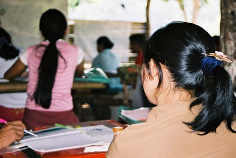 I 2004 gikk støtten fra NBK til Yaung Ni Oo High School i Mae La Oo flyktningleir, matstøtte til en av arbeidsgruppene i en treningsleir langs thaigrensen og til organisasjonens opplæringsprogram.