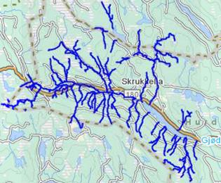 VF: Skrukkelivassdraget Gjelder innsjøer, tjern og bekker som drenerer til Skrukkelisjøen, som er markert ut med mørkeblått. Bildet er av Osttjern.