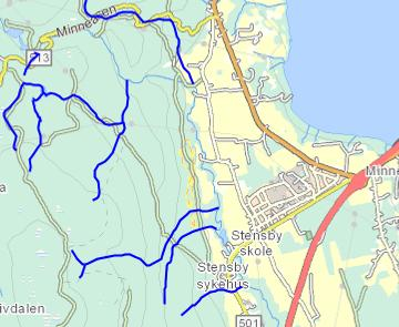 VF: Sidebekker til Stensbyelva Gjelder bekker og innsjøer til Stensbyelva, men ikke hovedelva, er markert ut med mørkeblå linje. Bildet er av Tømtebekken (fra Gørstadtjennet).