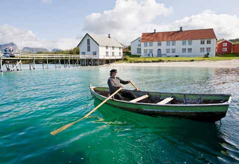 TERJE RAKKE NORDIC LIFE EVENTYRLIGE KJERRINGØY Kjerrigøy, e halvtimes biltur ord for Bodø, er e perle på Nordladskyste Et malerisk, kystalpit ladskap skjermet mot storhavet av e kras med små øyer,