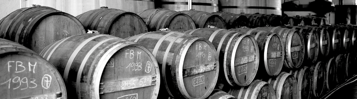 Cognac på glass er en substans som regnes som død men gudbedre for et liv den kan lage! Alder og aldersbetegnelser på cognac reguleres av de franske landbruksmyndighetene.