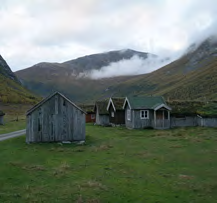 Det er derfor en mulighet å involvere gårdene i stedsbasert læring av barn og unge, samt småskala turisme.