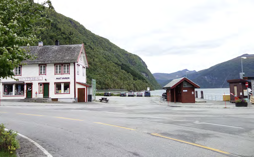 Kortreist mat og natur- og kulturopplevelser ved stoppunker på den nasjonale turistvegen Denne oppgaven er utarbeidet i forbindelse med emnet LAA360/361, Strategisk landskapsplanlegging, som denne