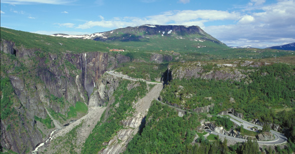 51 86 87 00 dagleg 1.5. 30.9. Daily fjord cruise between Norheimsund and Eidfjord. Bløming og frukt i Hardanger Frukttrea i Hardanger blomstrar i månadsskiftet mai-juni.