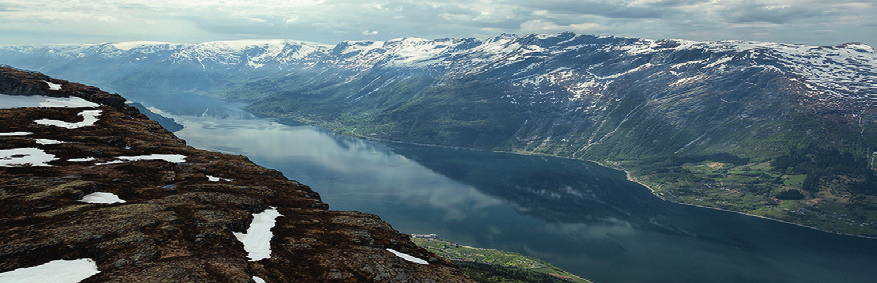 Parkering ved øvste opning av Måbøtunellen. Nasjonale turistveger starta arbeidet med anlegget på Vøringsfossen hausten 2015.