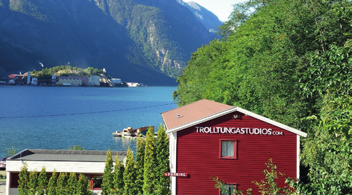 com Hytter, leilegheiter, camping Juklafjord 95 11 77 92 visitjondal.no Kafé KVAM Hardangerfjord Hotel 56 55 63 00 hardangerfjord-hotell.