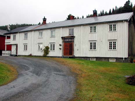 GAMLE HUS DA OG NÅ Bygningshistorien til hovedbygningen på Sørstuggun Midttømme i Horg illustrerer utviklingen av