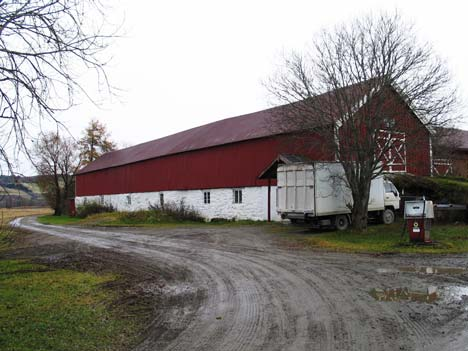 Det er satt inn noen nye vinduer, og platetaket er erstattet med torvtekke. Endringen er klassifisert som endringstype C.