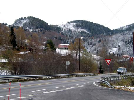 (1653-019-014 017) De store driftsbygningene i Melhus er karakteristiske i landskapet, men mange står uten