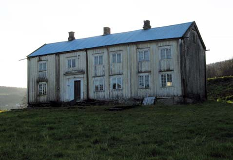 GAMLE HUS DA OG NÅ Oppigard Krengnes i Melhus (1653-007-011)