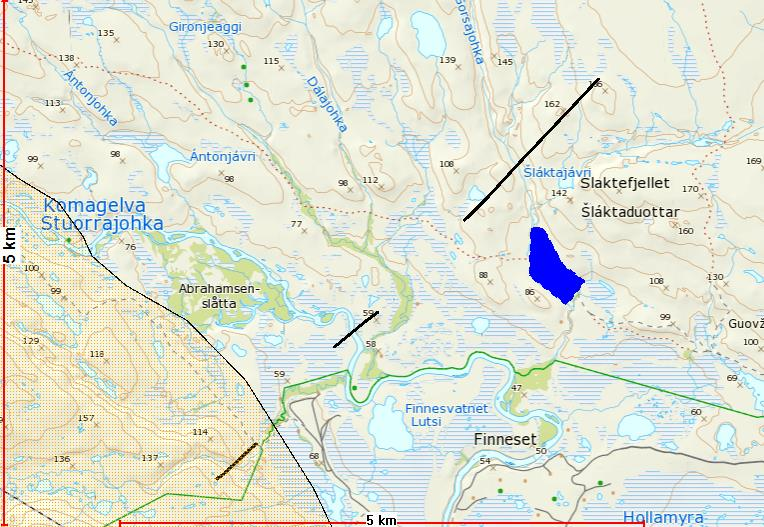 Figur 2 - Omsøkt areal (blått) og trekklei for rein (svart strek) Den 02.08.16 sendte FeFo et avslag på søknaden (vedlegg 5). FeFo mottok dagen etter klage over avslaget fra søker (vedlegg 6).