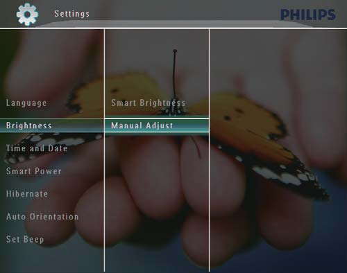 Juster lysstyrke Du kan justere lysstyrken på PhotoFrame for å oppnå den beste visningen.