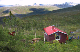 FRITID OG KULTUR Turmuligheter i Berg På yttersia av Senja er det et hav av turmuligheter. Fra enkle spaserturer langs skjøkanten til turer opp i høyfjellet.