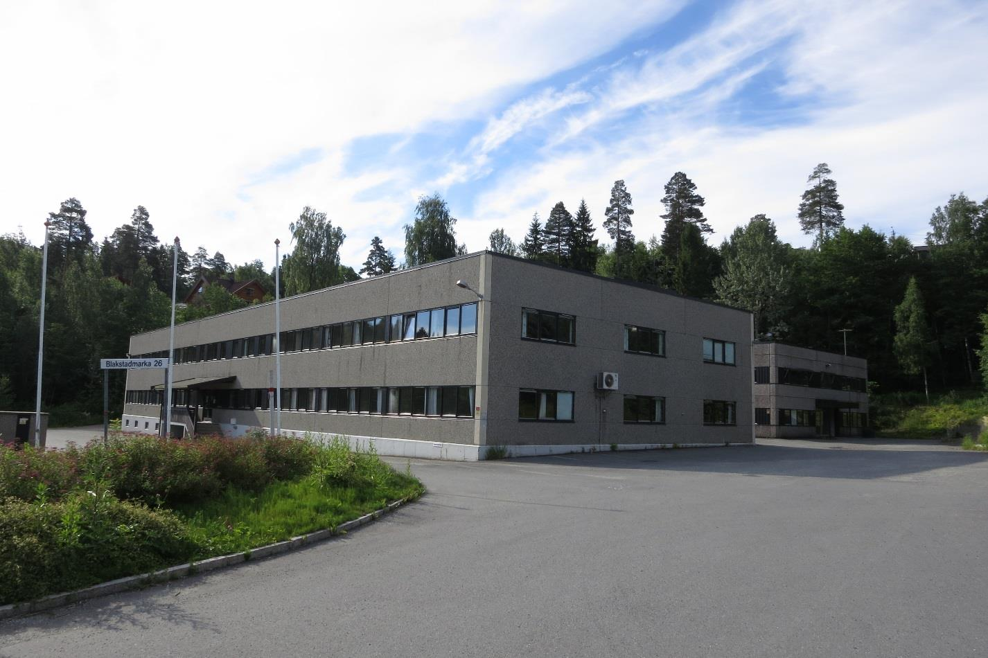 Forord Stiftelsen BioFokus har på oppdrag fra Boxs Arkitektstudio AS foretatt kartlegging av biologiske verider ved Blakstadmarka 26 i Asker kommune.