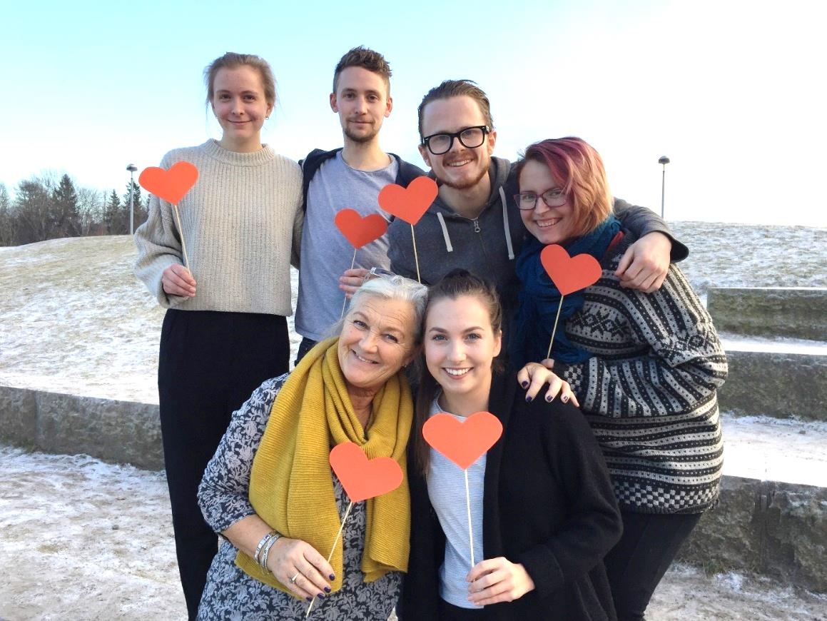 TRYGGE BARN VÅRE BARNEVEILEDERE STASJON: HVEM ER VI? HVA GJØR VI? HVA KAN VI? Hver base tirsdag og torsdag! Sophie, Nikolai P, Glenn, Maja-Elise, Tove og Briana.